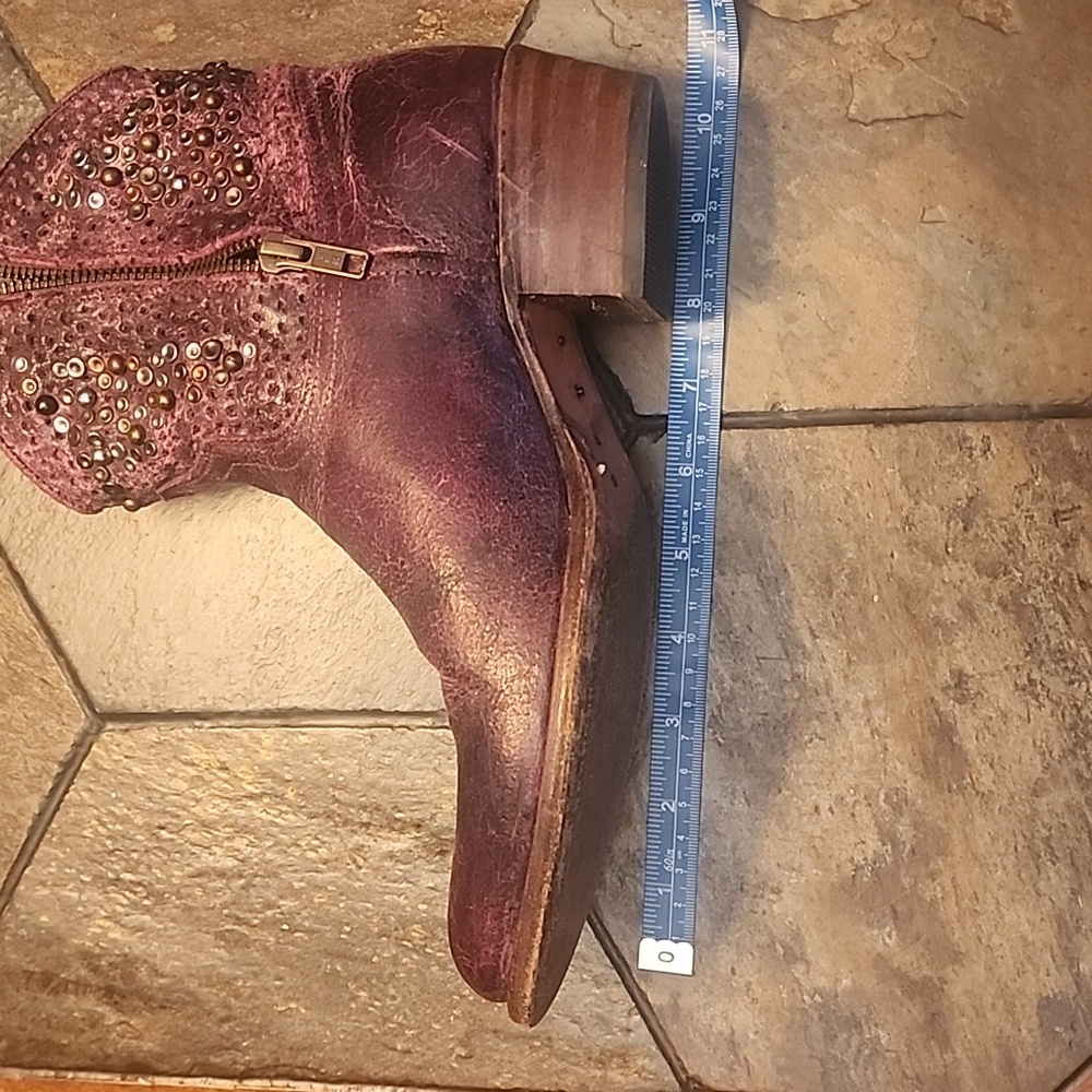FRYE Distressed Leather Deborah Studded Ankle Boots. Size: 7 - Picture 12 of 12